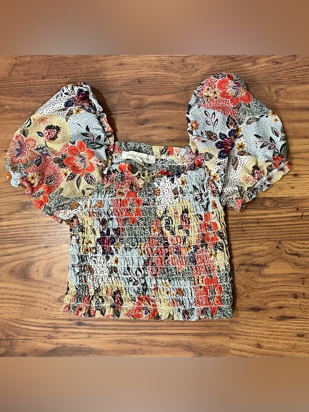 Monteau Los AngelesSmocked Colorful Floral Puff-Sleeve Square Neck Line Crop Top